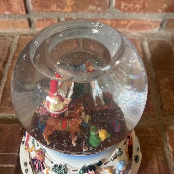 PartyLite 2004 Tealight Snowglobe "Santa at His Shop" - Picture 6 of 7